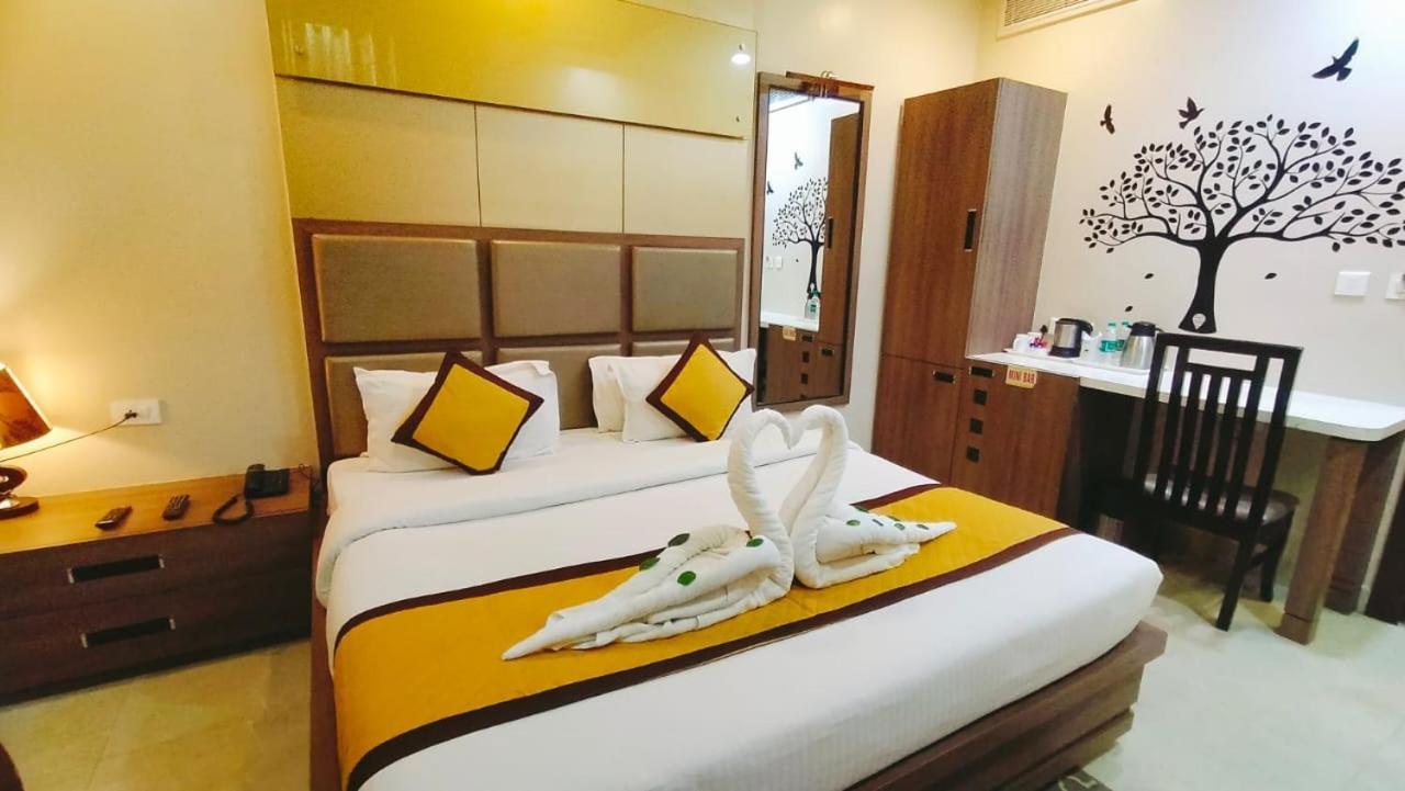 Hotel Ozas Grand Варанаси Экстерьер фото