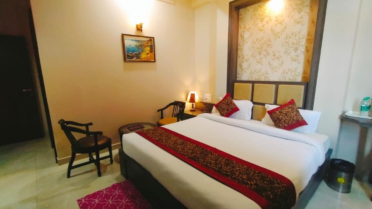 Hotel Ozas Grand Варанаси Экстерьер фото